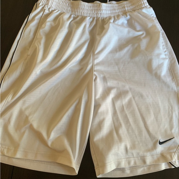 Men’s Nike Basketball Shorts (L) - Picture 3 of 3